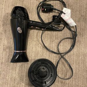 T3 Featherweight dryer and diffuser attachment